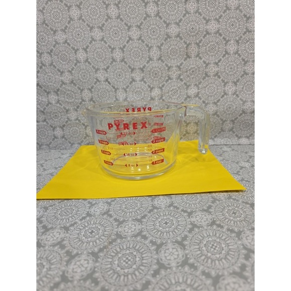 Pyrex Glass Measuring Cup 4 Cup 32 oz Red Lettering Kitchen Baking Cooking - Picture 1 of 6